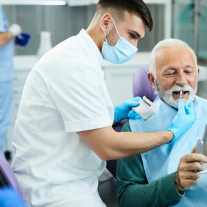 8 signs that indicate the need for dental implants