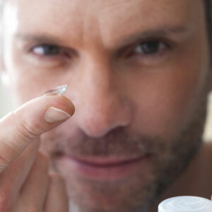 4 Ways to Maintain Eye Health While Wearing Contact Lenses